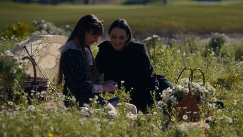 Biz Kimden Kaçıyorduk Anne Netflix'te rekor kırdı! Perihan Mağden yazdı Melisa Sözen oynadı - Resim: 2