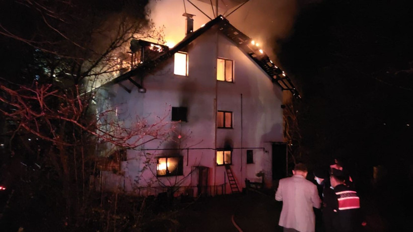 Şehsuvar Aktaş'ı yıkan haber! Babası ve üvey annesi yangında zehirlenerek can verdi - Resim: 2