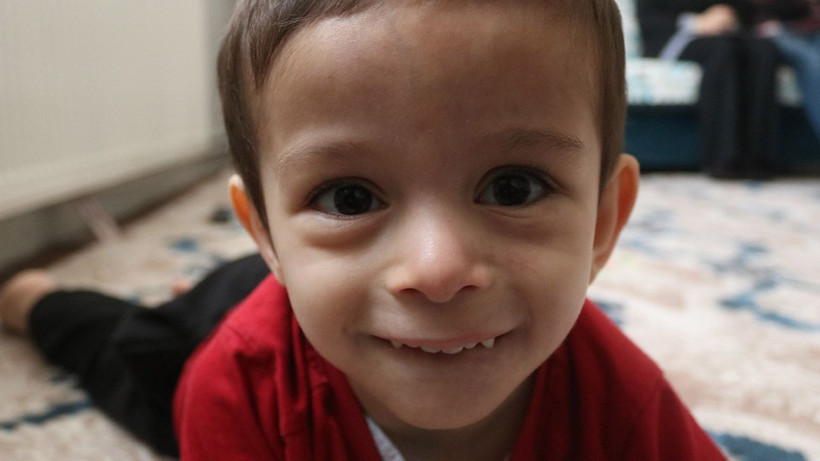 El ve ayakları durdurulamıyor! 4 yaşındaki çocuğu görenler şaşırıp kalıyor - Resim: 1