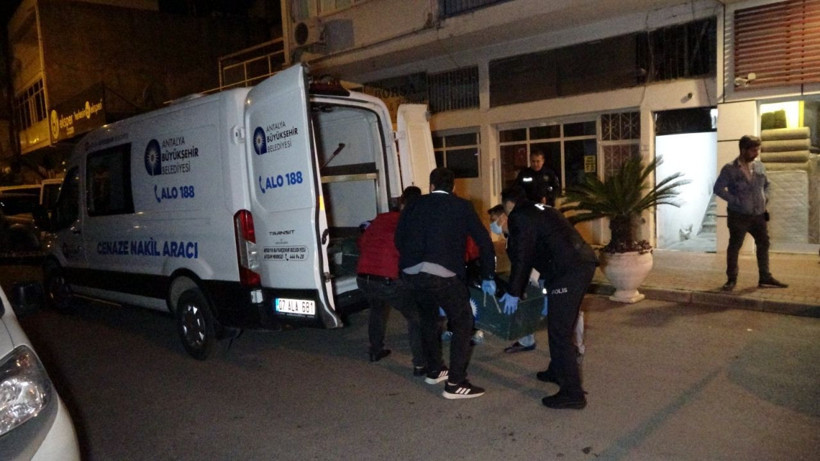 Eski eşi aradı polis eve girdi! Evden bir cenaze ve 3 köpek çıktı - Resim: 1