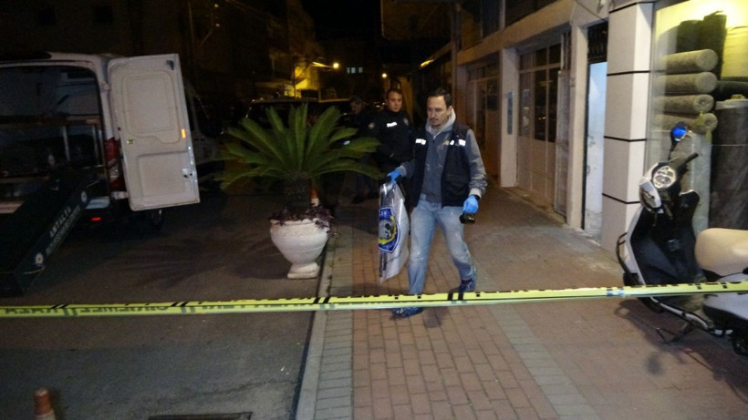 Eski eşi aradı polis eve girdi! Evden bir cenaze ve 3 köpek çıktı - Resim: 3