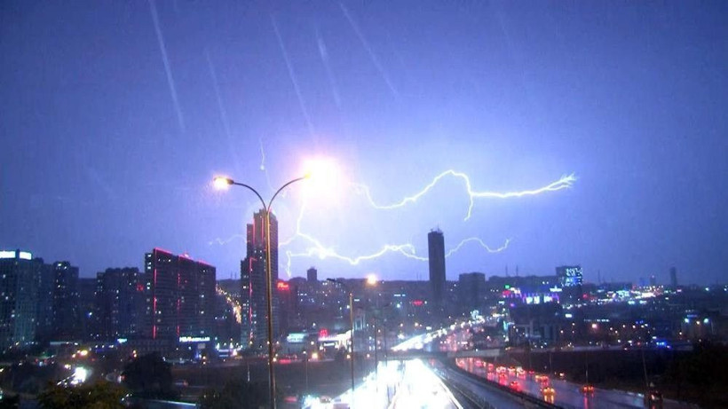 Meteoroloji ve AKOM'dan İstanbul'u 'Oraj' vuracak uyarısı! Uzmanından Çarşamba sonrası için 10 gün uyarısı - Resim: 2
