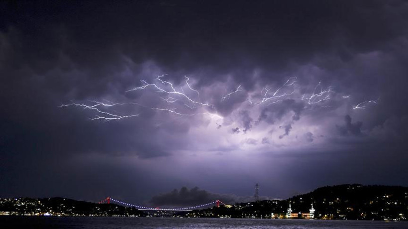 İstanbul'u 'Oraj' vuracak Meteoroloji ve AKOM'dan uyarı kar da geri geliyor sıcaklık resmen çakılacak - Resim: 3