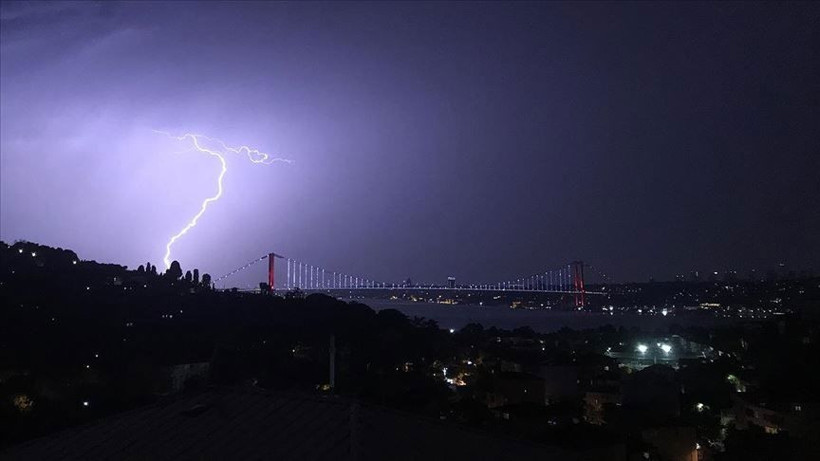 İstanbul'u 'Oraj' vuracak Meteoroloji ve AKOM'dan uyarı kar da geri geliyor sıcaklık resmen çakılacak - Resim: 2