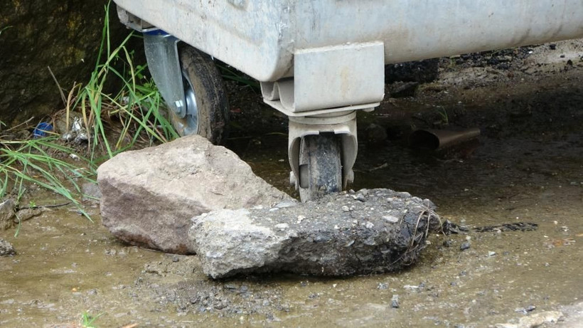 Hayat kurtaran tekme! Araçlara çarptı, patlama sesi duyuldu: Olası bir faciayı böyle önledi! - Resim: 4