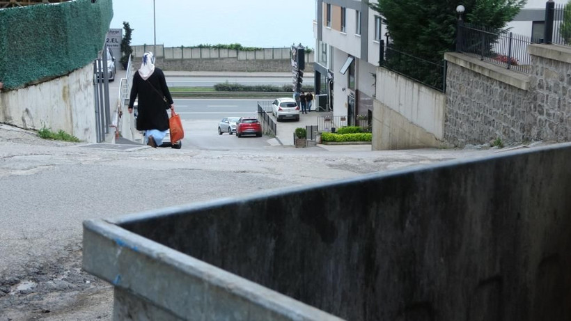 Hayat kurtaran tekme! Araçlara çarptı, patlama sesi duyuldu: Olası bir faciayı böyle önledi! - Resim: 1