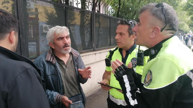 Trafiği altüst edip kırmızı ışıkta direksiyon başında sızıp kaldı! Polis uyandırdı: Akollü sürücünün sözleri pes dedirtti! - Resim: 3