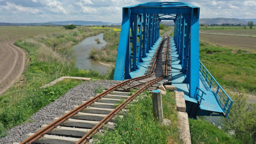 Felaketten 3 ay sonra görüntülendi! Seferler yapılamıyor büklüm büklüm olmuş - Resim: 2