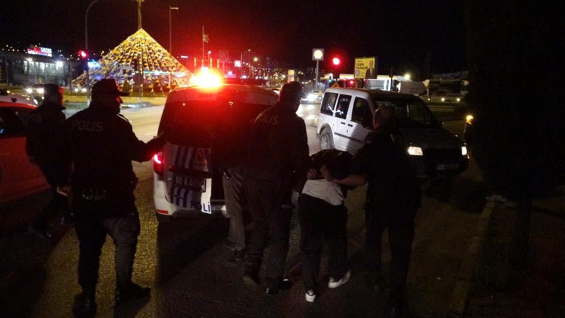 "Kargocuyum" dedi kapıya çağrıp kurşun yağdırdı! Nefes kesen kovalamaca ve yakalanma anı kamerada - Resim: 1