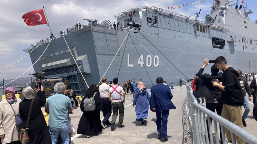 İzmir’de TCG Anadolu için kilometrelerce kuyruk! “Karton dediler biz de merak ettik” - Resim: 3