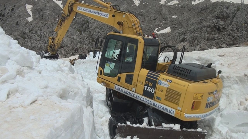 Görüntüler Antalya'da bugün çekildi! Aynı anda hem karla mücadele hem deniz keyfi... - Resim: 2