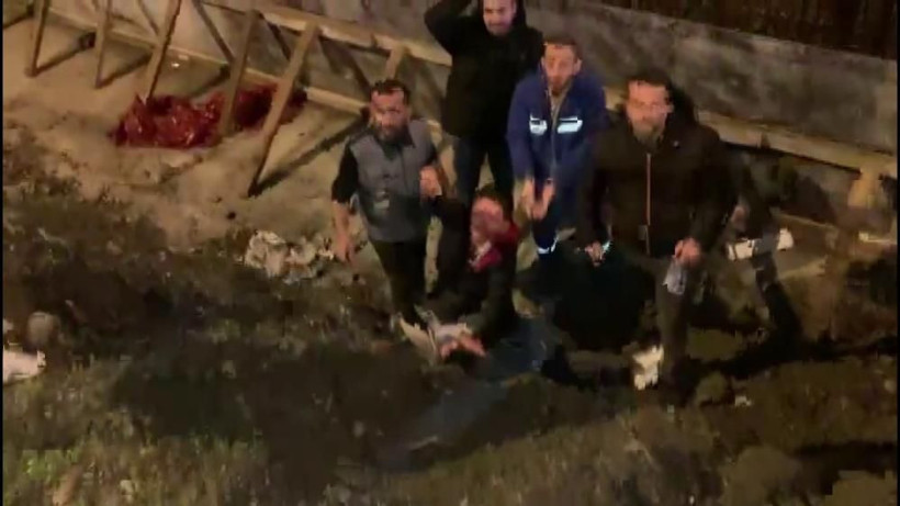 Sakarya’da akıl almaz kaza: Çarptığı yayaya yardım etmek isterken olanlar oldu! - Resim: 1