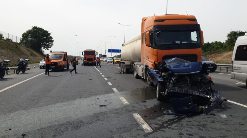 Eyüpsultan’da feci kaza: Arızalanan araca tanker çarptı ortalık savaş alanına döndü! - Resim: 2