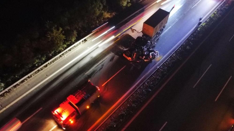Otoyolda korkunç kaza, inanılmaz kurtuluş! Yok olan tırda burnu bile kanamadı - Resim: 3