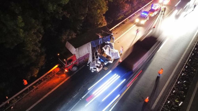 Otoyolda korkunç kaza, inanılmaz kurtuluş! Yok olan tırda burnu bile kanamadı - Resim: 4