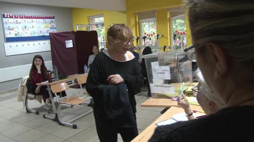 Ünlüler Cumhurbaşkanlığı seçimi için sandığa gitti - Resim: 3