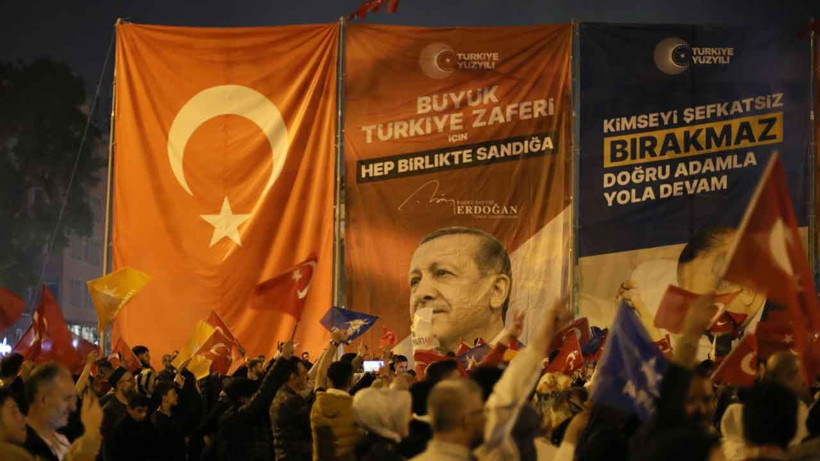 AK Partili seçmen sokağa döküldü: Erdoğan'ın seçim zaferi yurt genelinde kutlanıyor! Renkli görüntüler... - Resim: 1