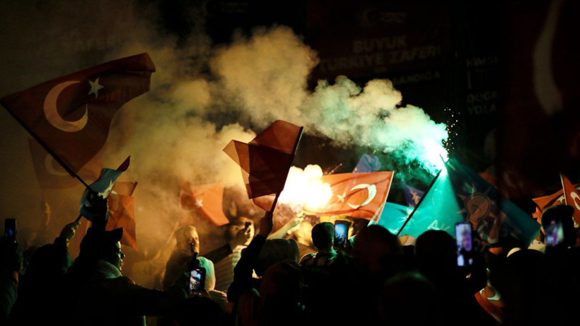 AK Partili seçmen sokağa döküldü: Erdoğan'ın seçim zaferi yurt genelinde kutlanıyor! Renkli görüntüler... - Resim: 2