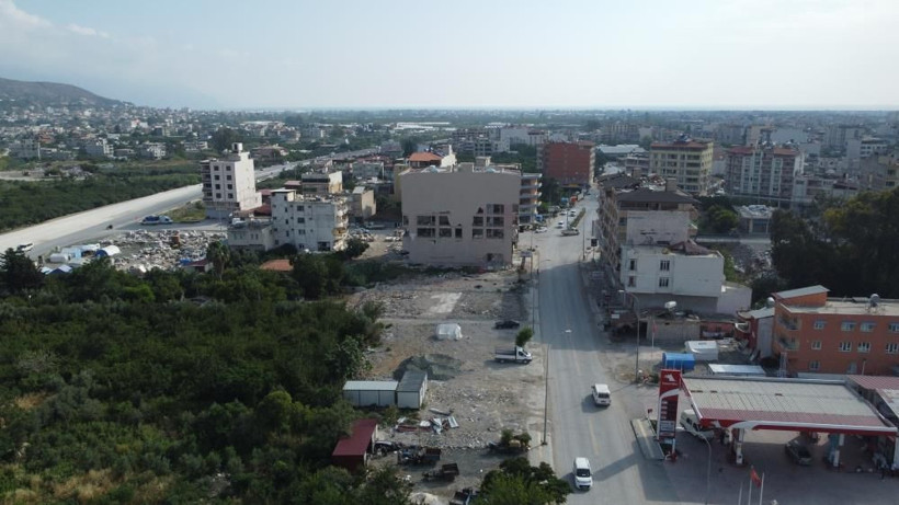 Depremin vurduğu Samandağ'da binaların yerini boş meydanlar aldı! - Resim: 3
