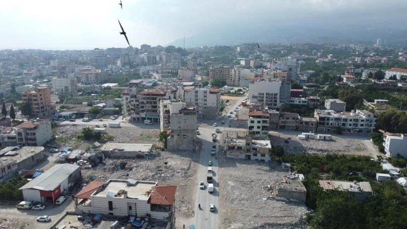 Depremin vurduğu Samandağ'da binaların yerini boş meydanlar aldı! - Resim: 4
