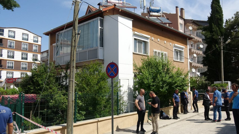 İki katlı müstakil evde feci ölüm! Çığlıklarını duyup ihbar ettiler - Resim: 3