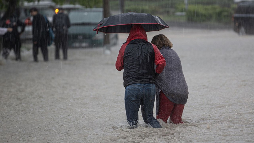 'Dikkat!' diyerek hayati uyarı yaptı: 3 şehirde sel bekleniyor! Meteoroloji 24 şehri uyardı sağanak alarmı! - Resim: 1