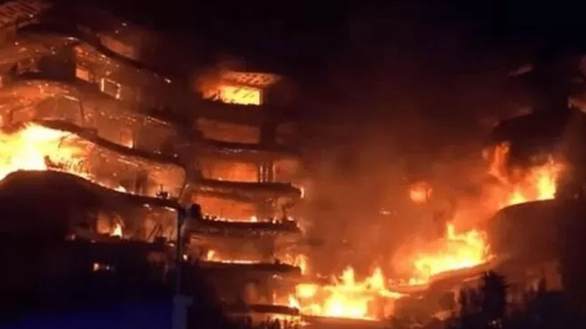 İzmir'deki evi yanan İbrahim Tatlıses isyan etti: Beş kuruş vermem! - Resim: 2