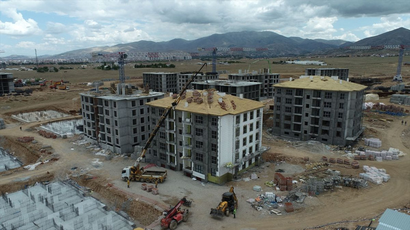 Malatya'da depremzedeler için 757 blokta konutlar yükseliyor - Resim: 1