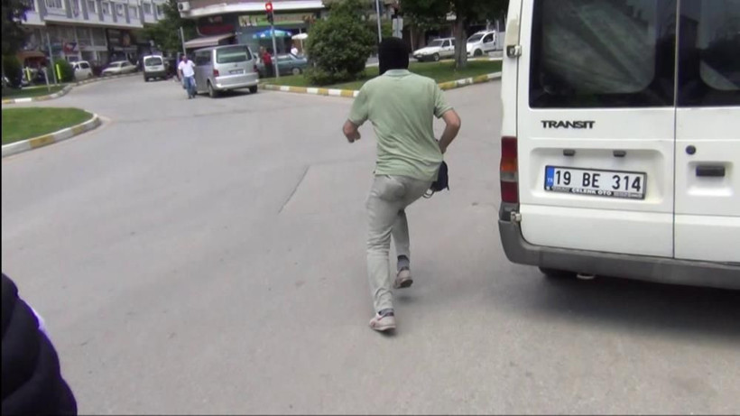 Filmleri aratmayan tatbikat! Gerçek sandılar: Hırsız kılığındaki polisi yakalamaya çalıştılar! - Resim: 4
