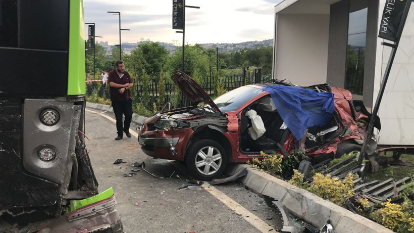 70 metre sürüklenip Belediye otobüsüne çarptı! Annesi, kızı ve kardeşi öldü 3 kişi de yaralı - Resim: 2