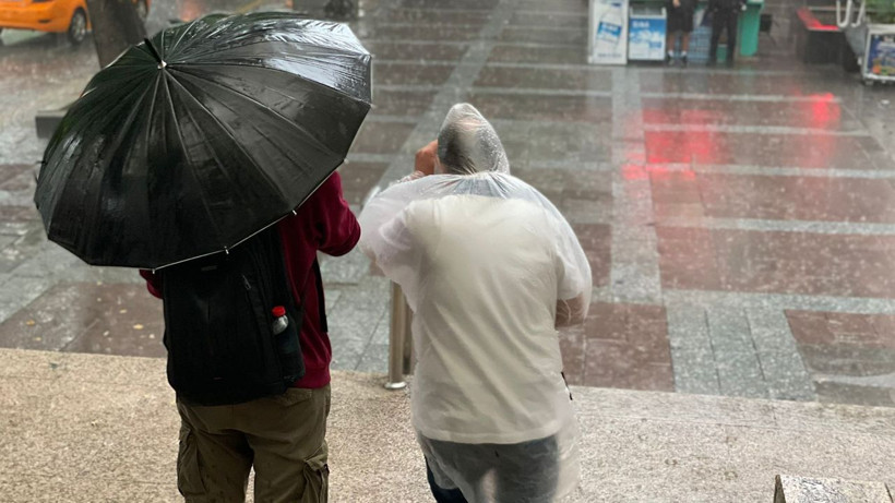 Meteoroloji alarm verdi sıcaklık düşüyor sağanak gelecek! İstanbul da o listede valilikten flaş açıklama! - Resim: 1