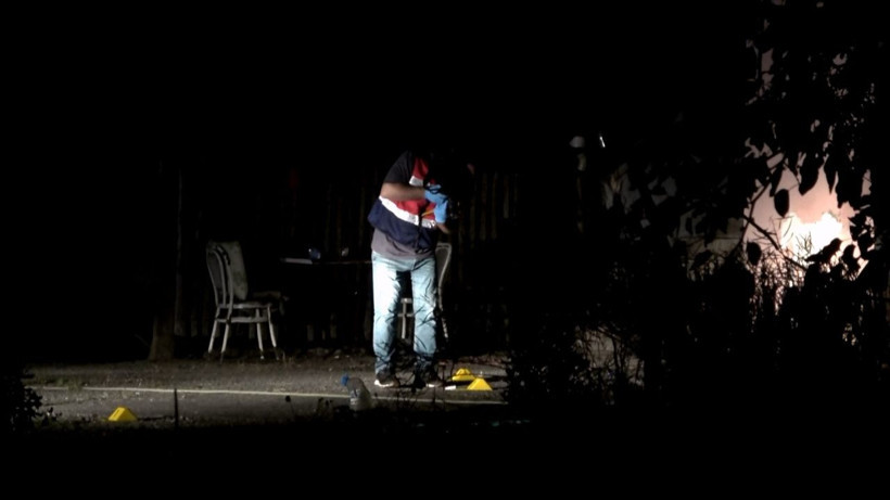 Evlat dehşeti! Babasını tüfekle öldürüp babaannesini dövdü evi ateşe verdi - Resim: 1