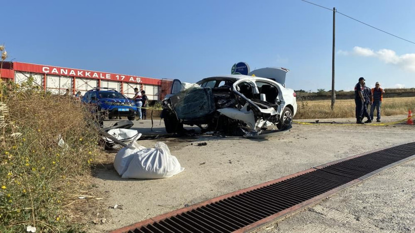 Çanakkale'de korkunç kaza! Otomobilin motoru yerinden fırladı, araçtan çok sayıda uyuşturucu çıktı - Resim: 1