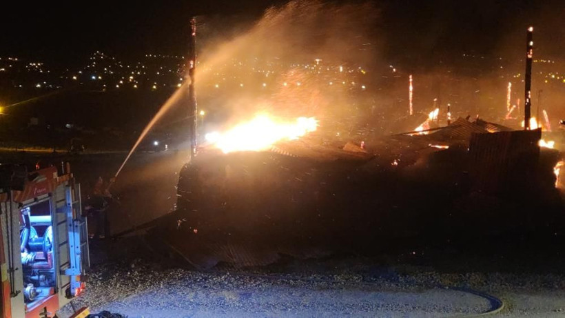 Van'da korkutan yangın! Rüzgarın etkisiyle yayıldı, 3 saat sonra kontrol altına alındı - Resim: 4