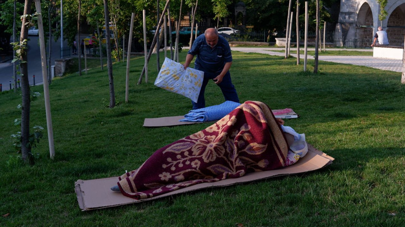 Kente akın ettiler otellerde yer kalmadı! Güreş sevdalıları, meydanlarda çadırlarda uyudu - Resim: 1