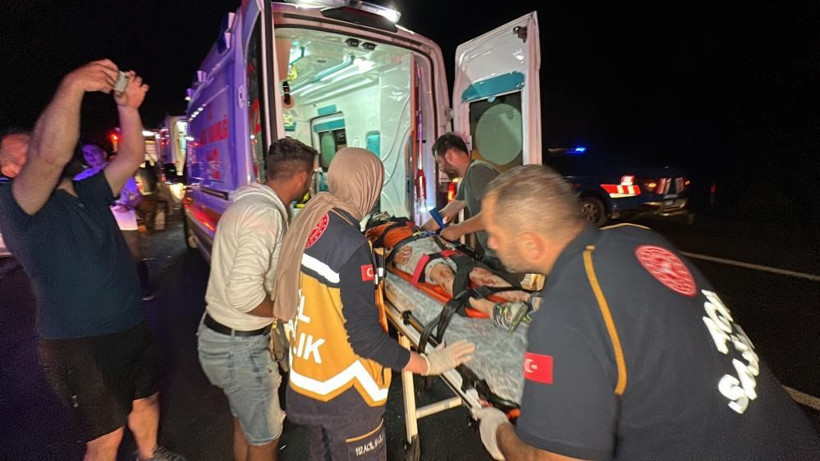 Düzce'de zincirleme kaza! 5 araç birbirine girdi, ortalık savaş alanına döndü! Çok sayıda yaralı var... - Resim: 4