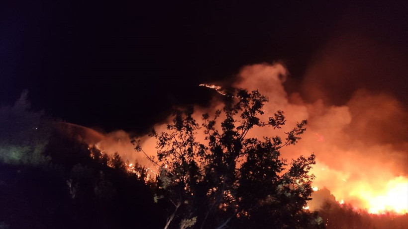 3 şehirde orman yangını sürüyor! Geceyi cehenneme çevirdiler... - Resim: 4