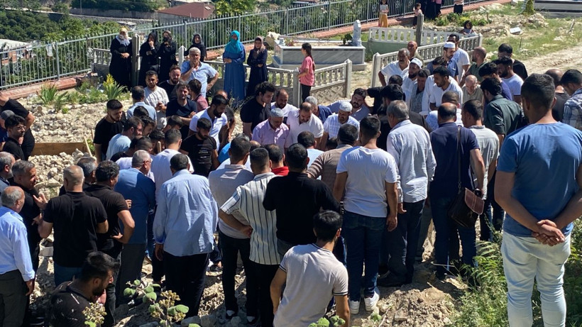 Düğün fotoğrafçısı Kocaeli'de dehşet saçtı! Damadın evini bastı: 2 ölü, 4 yaralı - Resim: 1