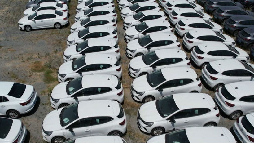 Pes dedirten manzaralar: Stok araçlar böyle görüntülendi! Bekçi dronu fark edince... - Resim: 3