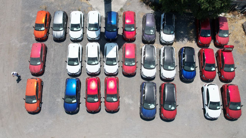 Pes dedirten manzaralar: Stok araçlar böyle görüntülendi! Bekçi dronu fark edince... - Resim: 4