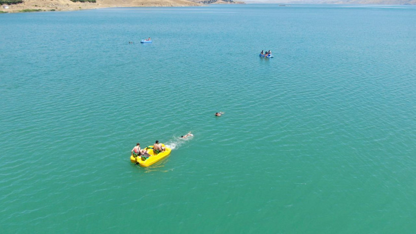 Ege ya da Akdeniz plajları değil! Elazığ'daki Hazar Gölü! - Resim: 3