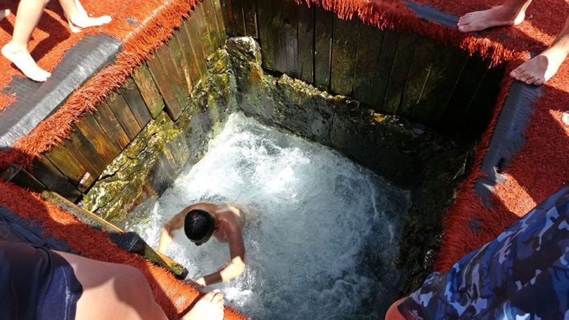 Antalya Demre'de hava 45 su 12 derece! Şifalı suyu duyan koştu titreye titreye eve gidiyorlar - Resim: 1