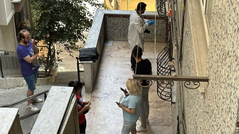 İstanbul'da sır ölüm! Kötü koku gelen evden Filipinli kadının cesedi çıktı - Resim: 1