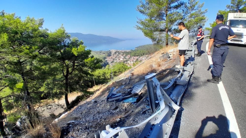 Faciaya ramak kala... Doğalgaz yüklü tanker uçuruma yuvarlandı! Ekipler bölgede... - Resim: 3