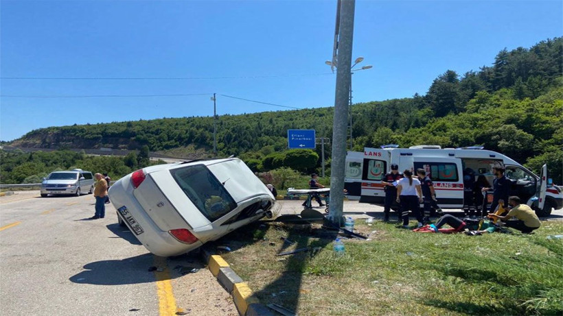 Karabük'te korkunç kaza! Çarpışan iki araçta 1 kişi öldü, 9 kişi yaralandı - Resim: 2