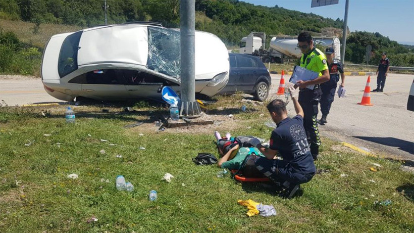 Karabük'te korkunç kaza! Çarpışan iki araçta 1 kişi öldü, 9 kişi yaralandı - Resim: 3