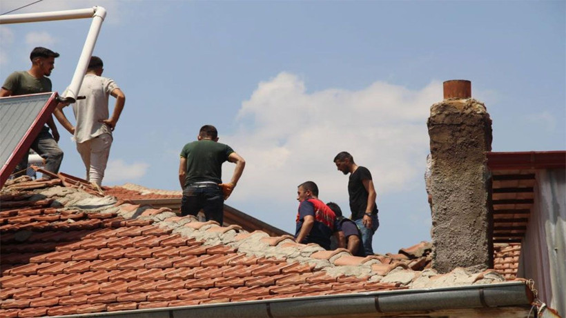 Ekmek yapan kadınların tandır ateşi faciaya yol açtı! Sıçrayan alevler iki ev ve samanlığı yaktı - Resim: 3