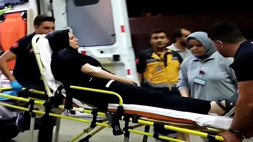 Trafikte makas atma sevdası faciaya dönüştü! 3 otomobil birbirine girdi, takla attı: 5 kişi yaralandı - Resim: 3