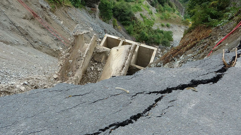 Ordu'da heyelanın yıktığı 50 ili ilgilendiren yola köprü yapılacak - Resim: 2