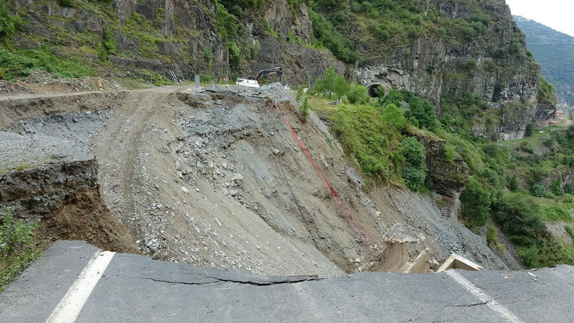Ordu'da heyelanın yıktığı 50 ili ilgilendiren yola köprü yapılacak - Resim: 3